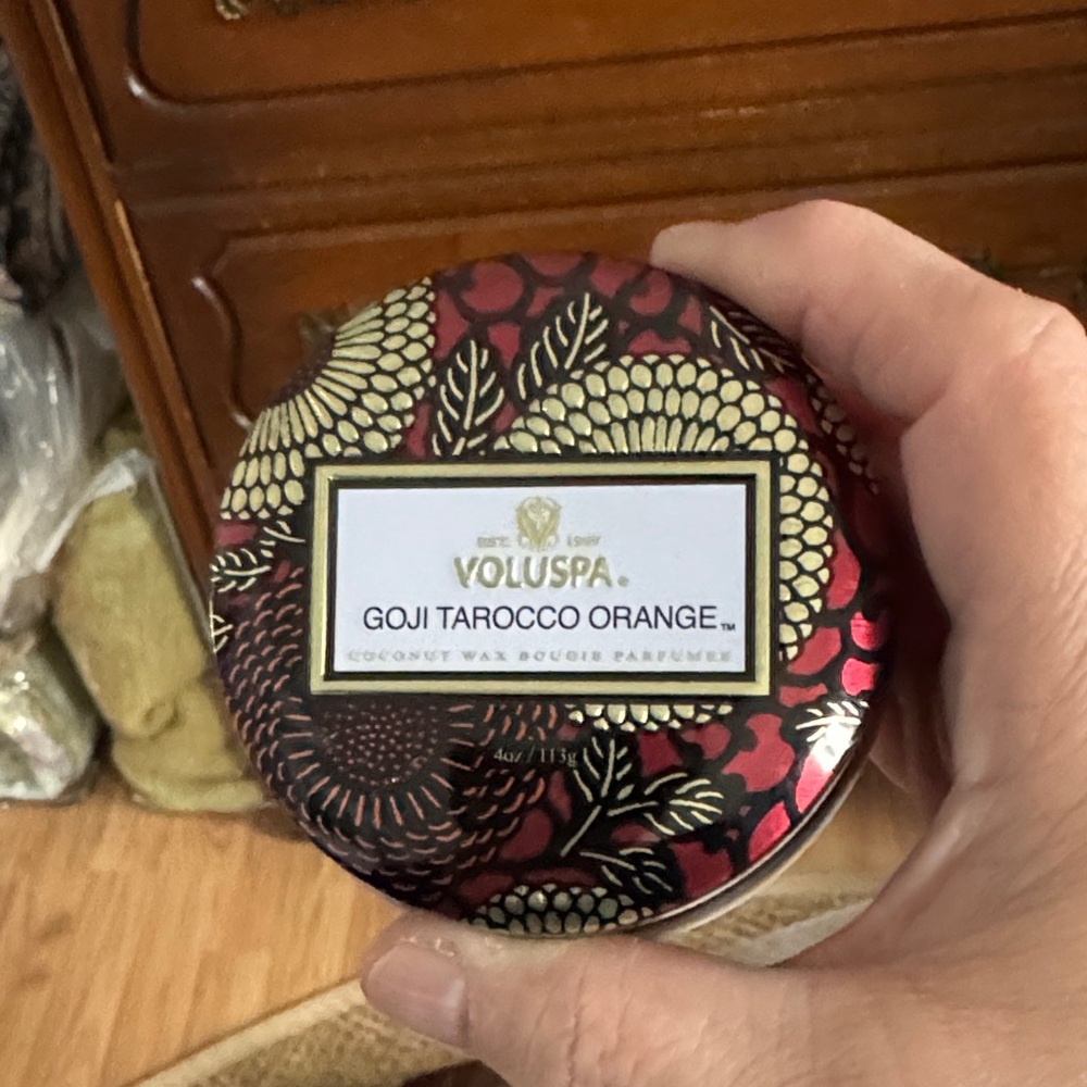 Voluspa Goji Tarocco Orange Bath Soak - Red and Gold